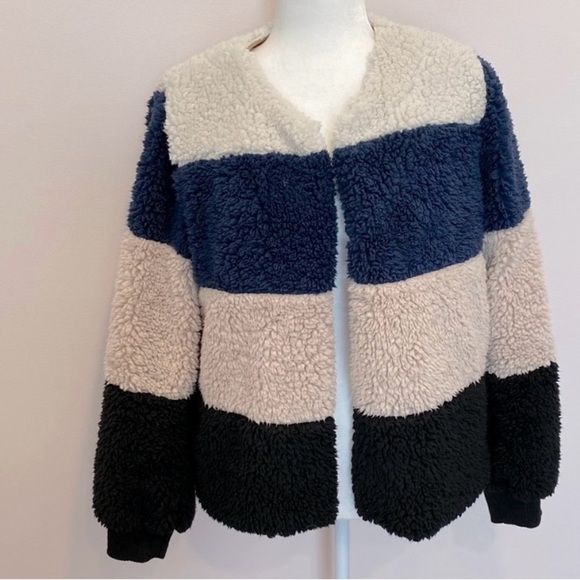 Stylish Faux Fur Jacket - Picture 1 of 6